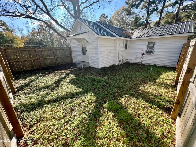 $100,000 | 202 Lewis Street, Bladenboro, NC 28320