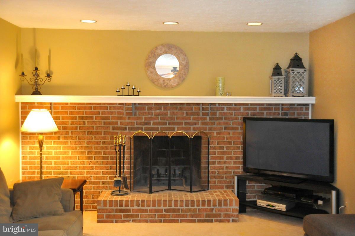 11637 Quail Ridge Court Reston, VA 20194 - Photo 2 of 20 Family Room