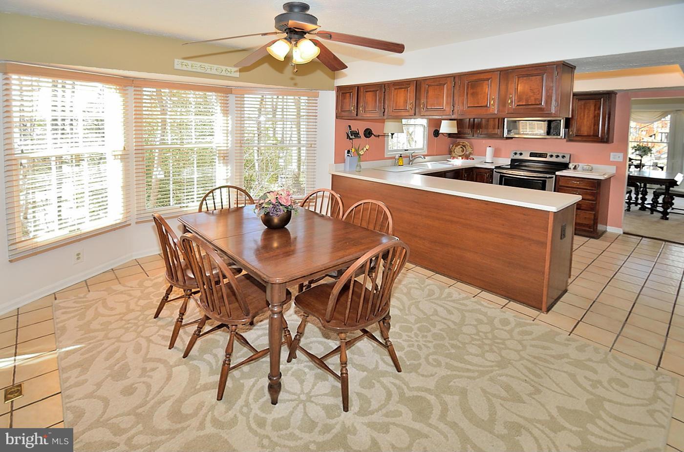 11637 Quail Ridge Court Reston, VA 20194 - Photo 13 of 20 Kitchen