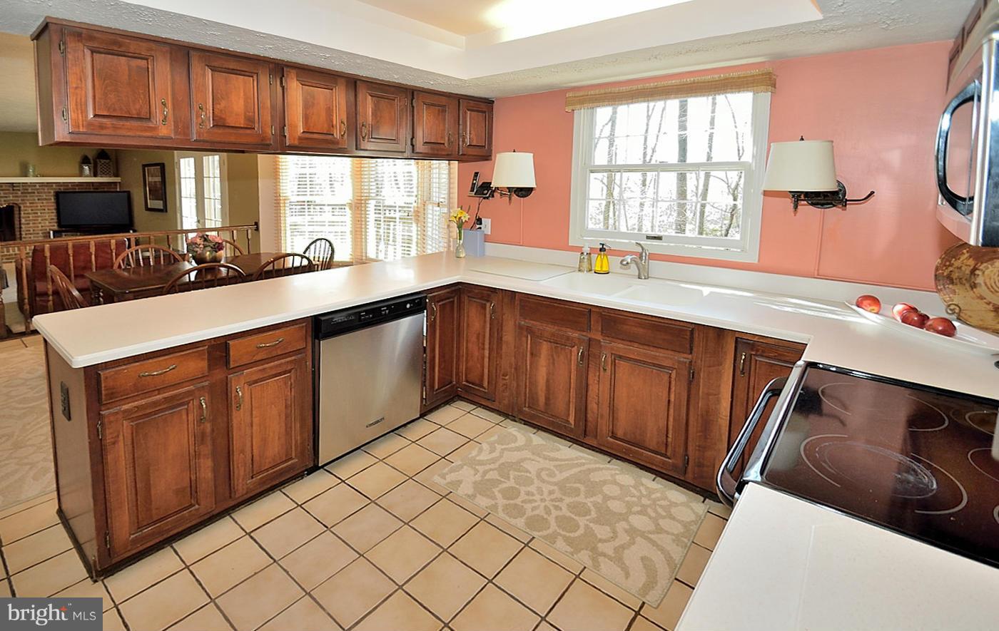 11637 Quail Ridge Court Reston, VA 20194 - Photo 3 of 20 Kitchen