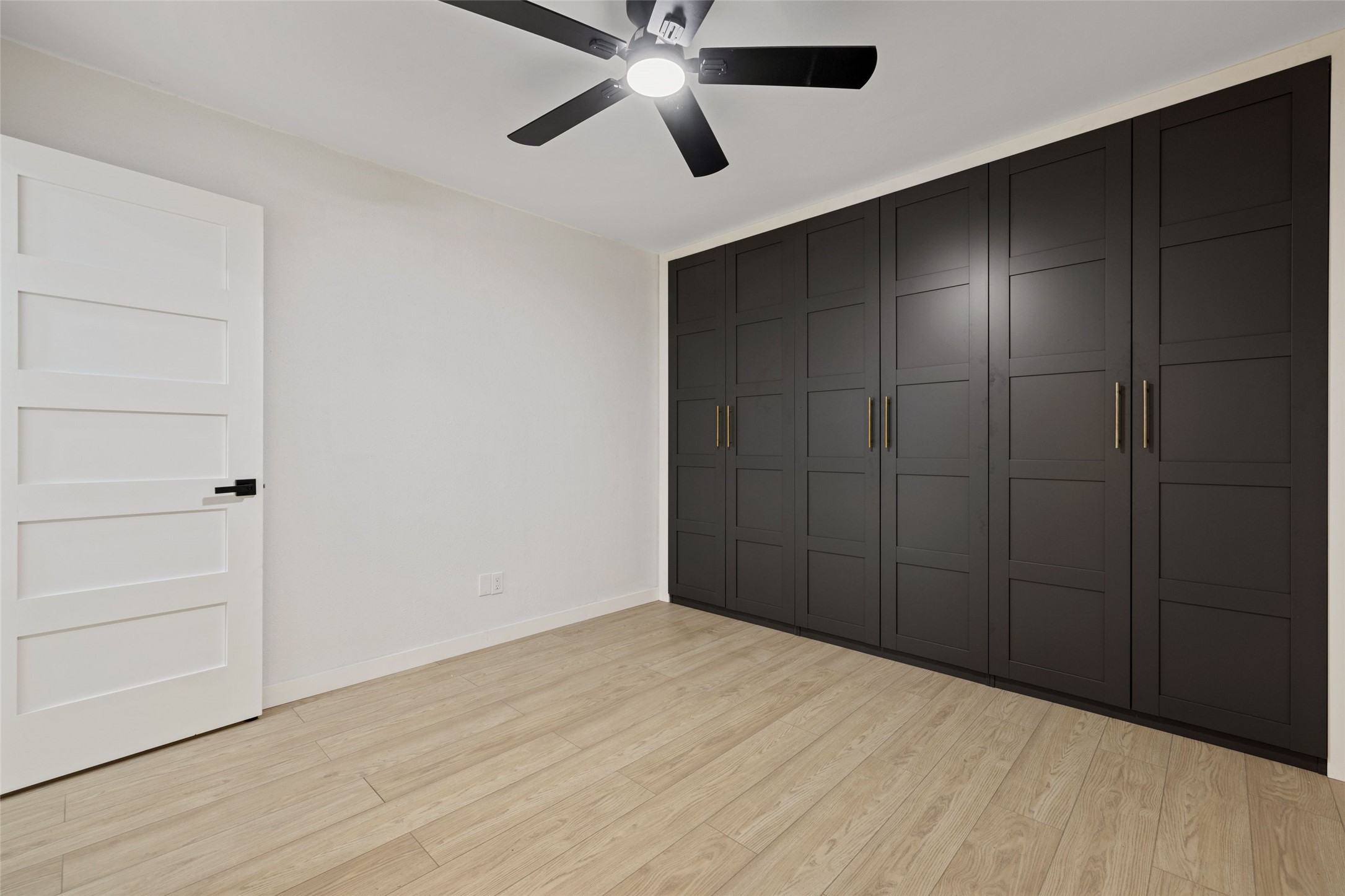 909 Silber Road, Unit 11 Houston, TX 77024 - Photo 14 of 27 Bedroom 2