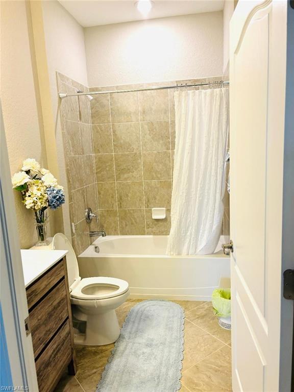 1599 Marton Court Naples, FL 34113 - Photo 19 of 25 Guest bathroom shower/tub