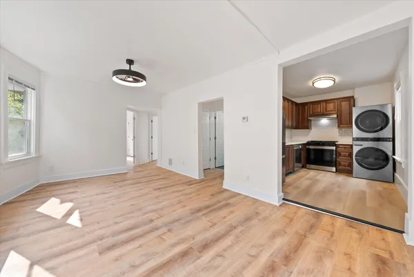 $1,500 | 2026 East Kenilworth Place, Unit 2, Milwaukee, WI 53202