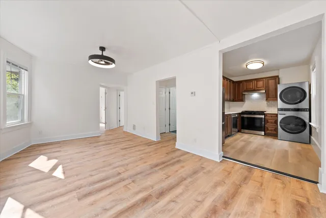 $1,700 | 2026 East Kenilworth Place, Unit 2, Milwaukee, WI 53202