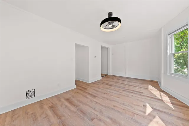 $1,700 | 2026 East Kenilworth Place, Unit 2, Milwaukee, WI 53202