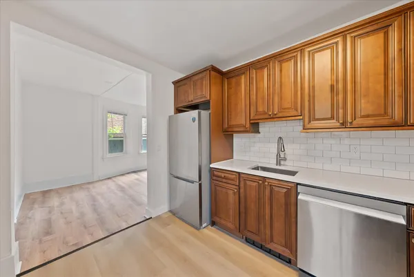 $1,500 | 2026 East Kenilworth Place, Unit 2, Milwaukee, WI 53202