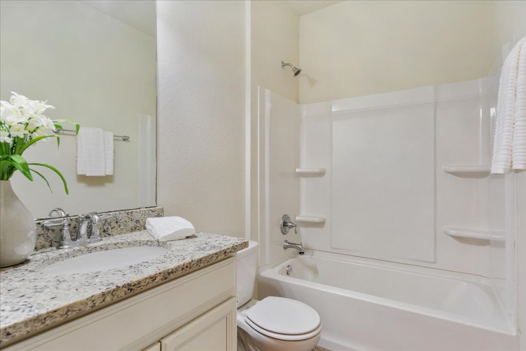 404 Sierra Mar Loop Leander, TX 78641 - Photo 20 of 30 Hall bath