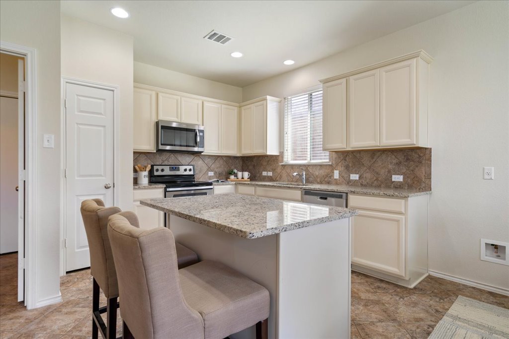 404 Sierra Mar Loop Leander, TX 78641 - Photo 8 of 30 Breakfast bar.
