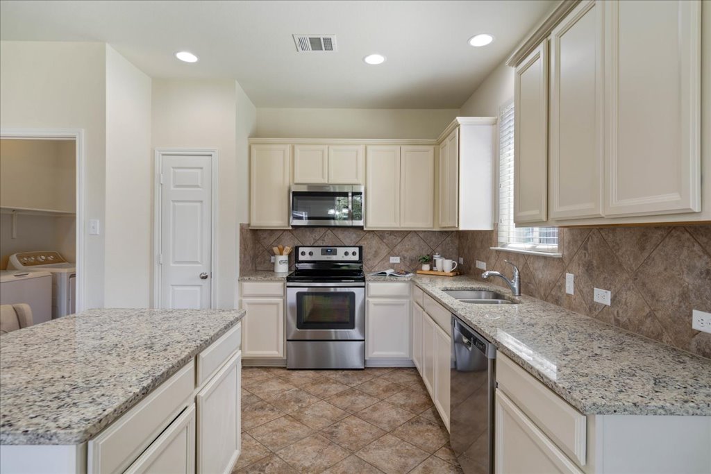 404 Sierra Mar Loop Leander, TX 78641 - Photo 9 of 30 Granite counters and stainless appliances!