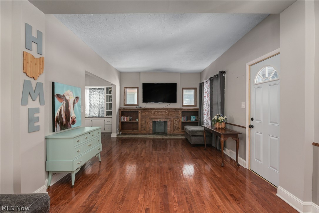 3557 Warren Road Cleveland, OH 44111 - Photo 3 of 32 Gallery Image 3