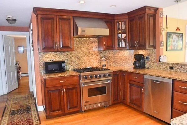 36 Crest Road Lynnfield, MA 01940 - Photo 8 of 21 Gallery Image 8