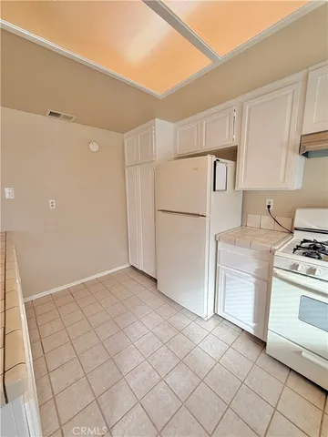 $3,400 | 942 West Cumberland Street, Upland, CA 91786