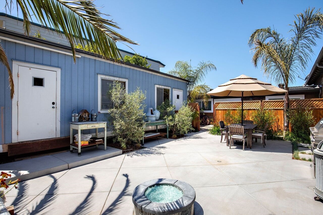 731 North Vulcan Avenue Encinitas, CA 92024 - Photo 14 of 25 Detached trailer/offices with heat & air. 10' x 32'