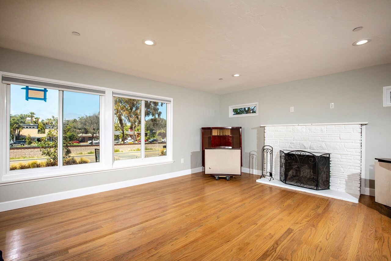 731 North Vulcan Avenue Encinitas, CA 92024 - Photo 7 of 25 Or office #1 is 17'x17'