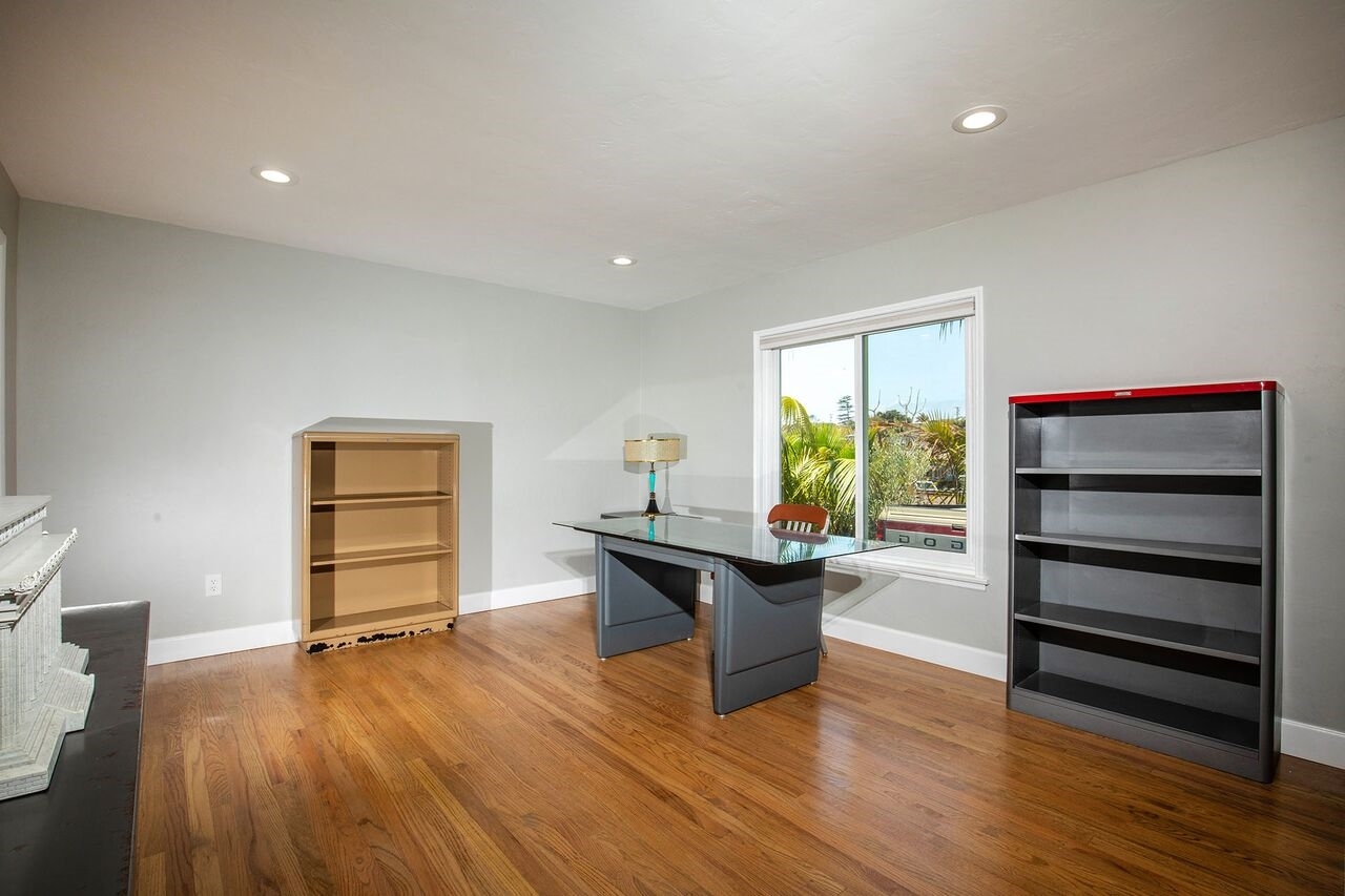731 North Vulcan Avenue Encinitas, CA 92024 - Photo 8 of 25 Or office #2 is 13' x 13'
