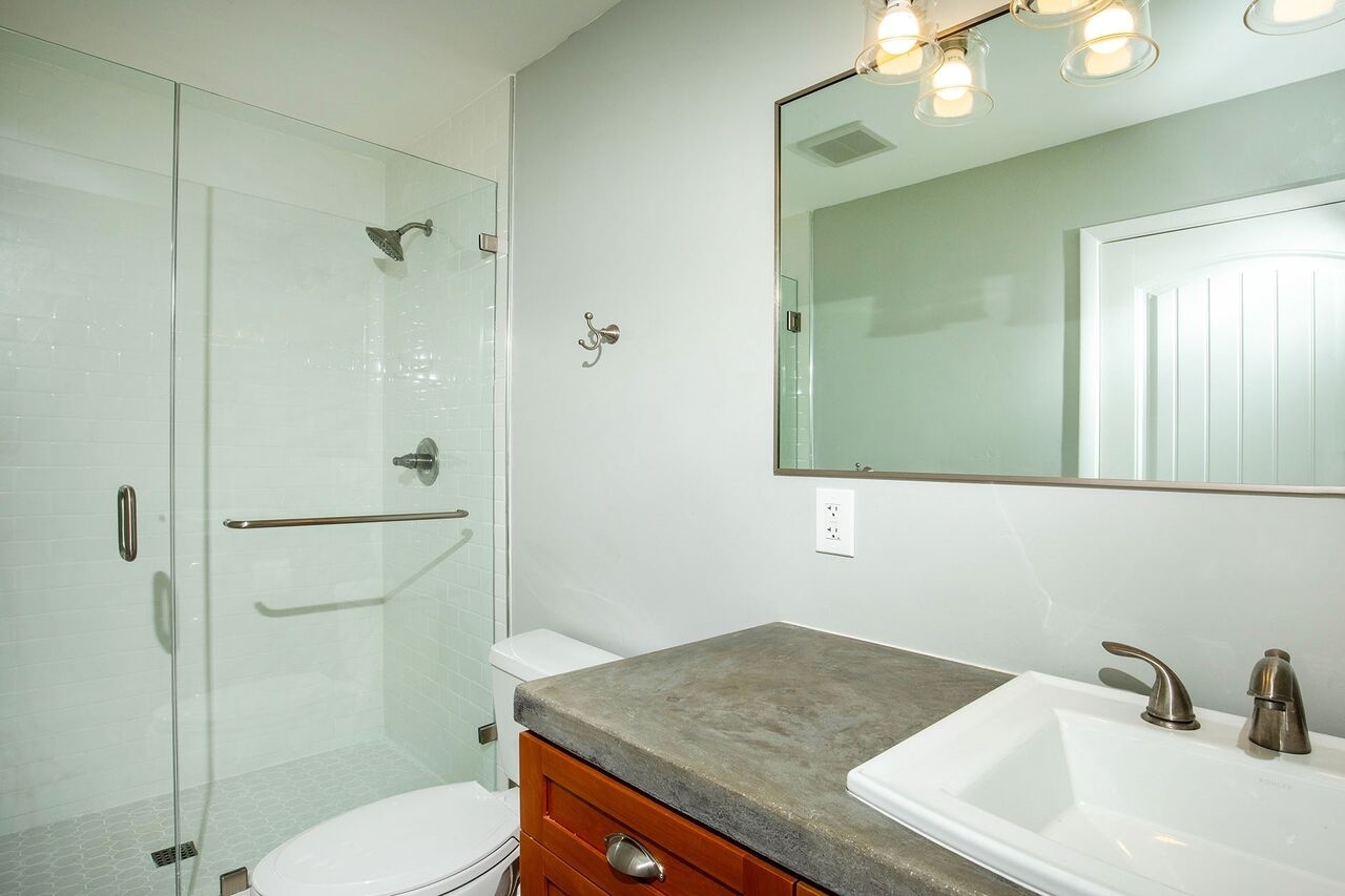 731 North Vulcan Avenue Encinitas, CA 92024 - Photo 10 of 25 Office bathroom #1