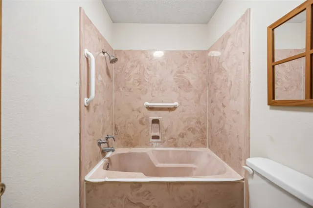 $1,750 | 2210 County Road 769B, Brazoria, TX 77422