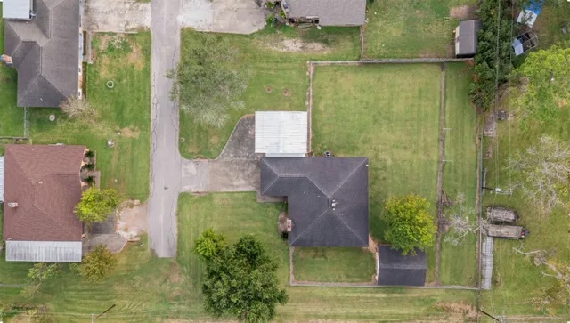 $1,750 | 2210 County Road 769B, Brazoria, TX 77422