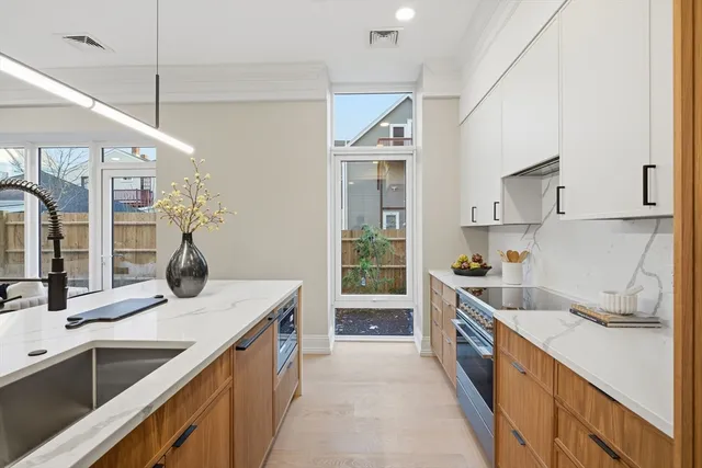 $1,069,990 | 61 Hall Street, Unit 2, Waltham, MA 02453