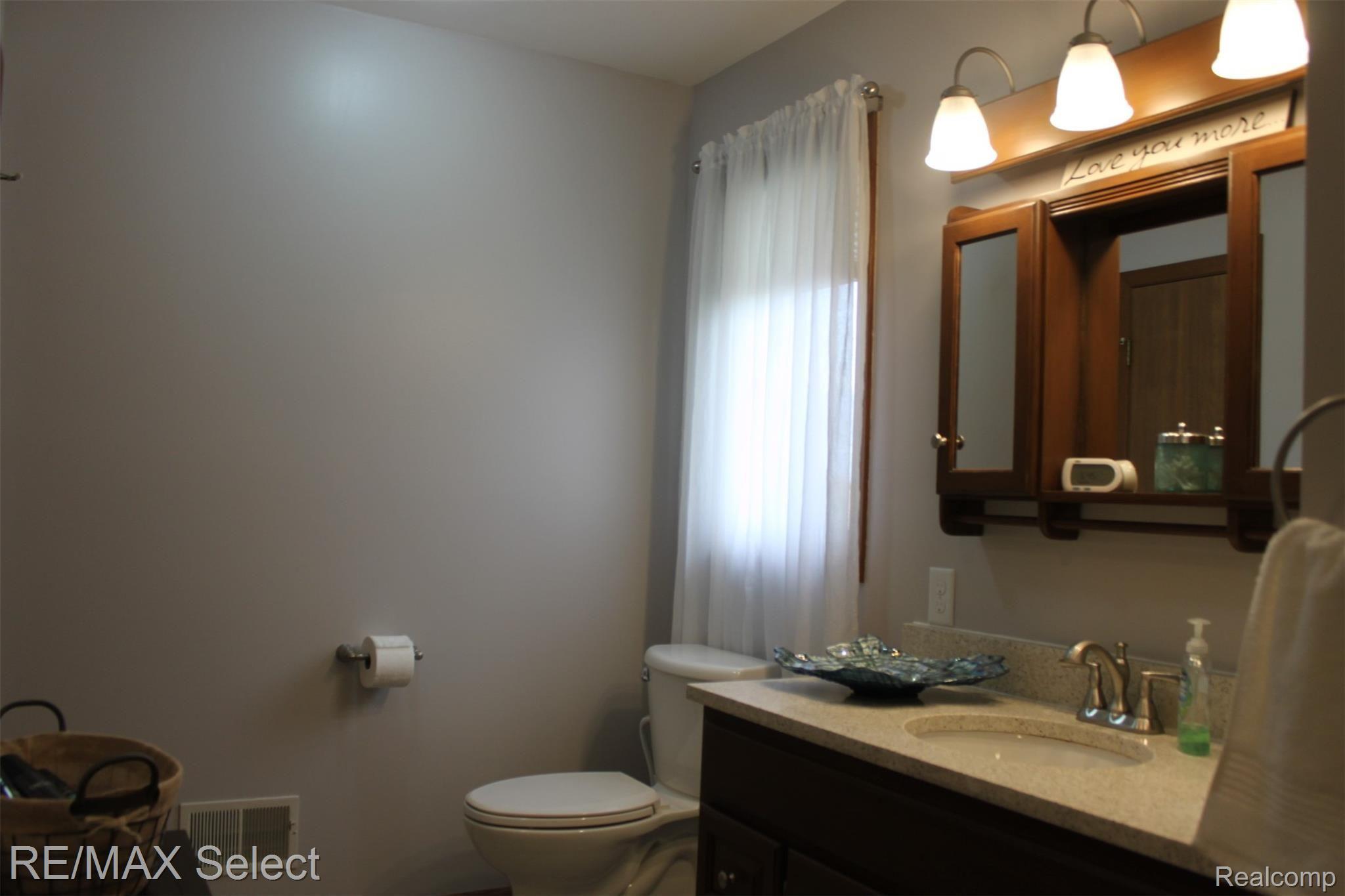 1334 West Ray Road Fenton, MI 48430 - Photo 20 of 30 IMG_1787.JPG