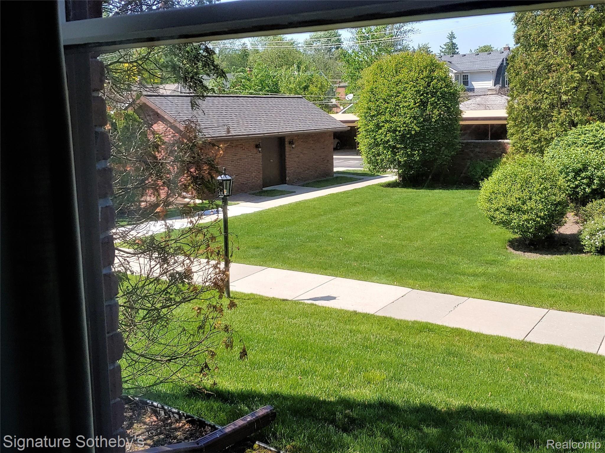 1750 Vernier Road, Unit 5 Grosse Pointe, MI 48236 - Photo 33 of 33 20200602_160644_HDR.jpg