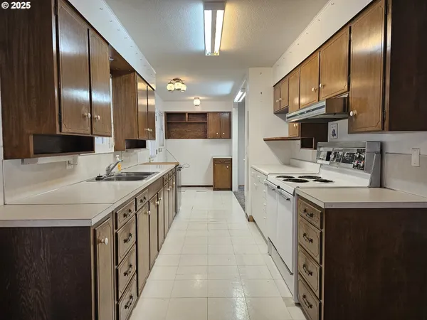 $350,000 | 3218 Southwest Isaac Avenue, Pendleton, OR 97801