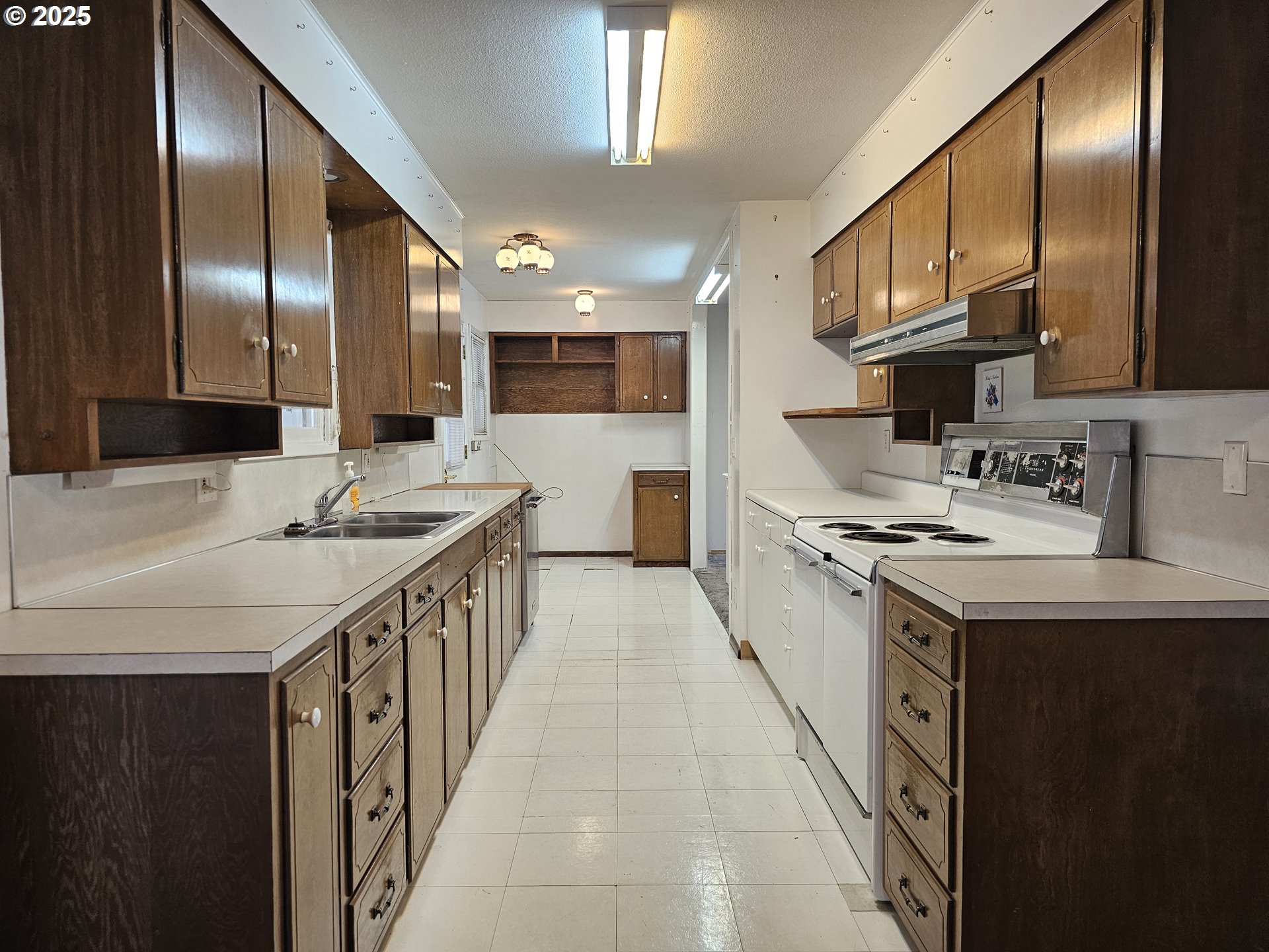 3218 Southwest Isaac Avenue Pendleton, OR 97801 - Photo 10 of 44