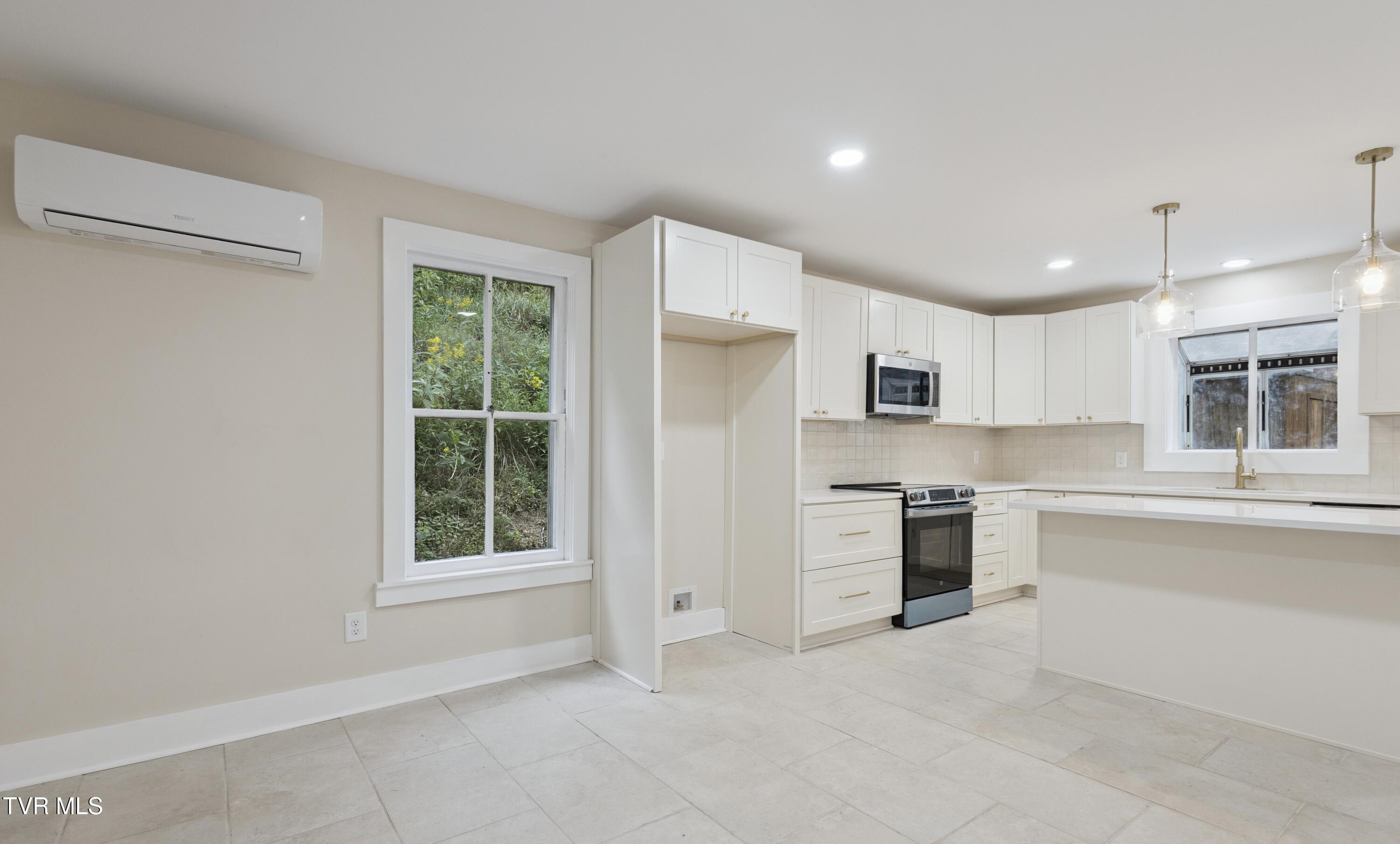 630 Artrip Road Cleveland, VA 24225 - Photo 5 of 43 IMG_0357