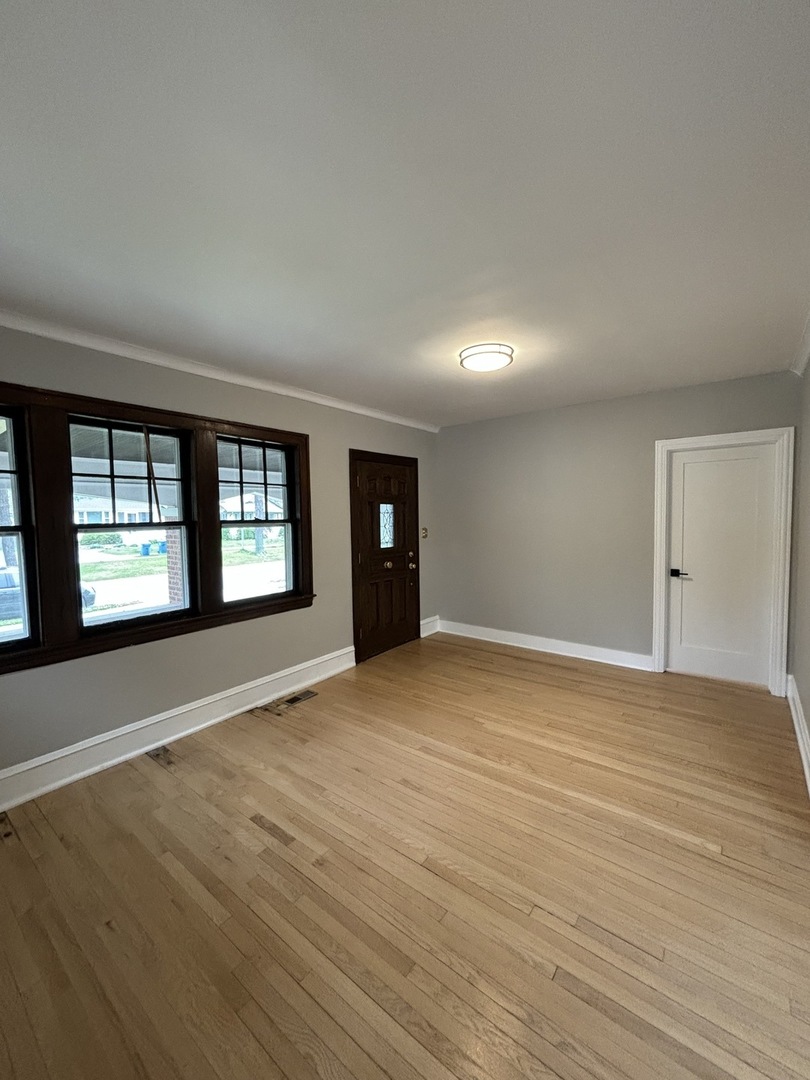 247 Oakland Grove Elmhurst, IL 60126 - Photo 3 of 22