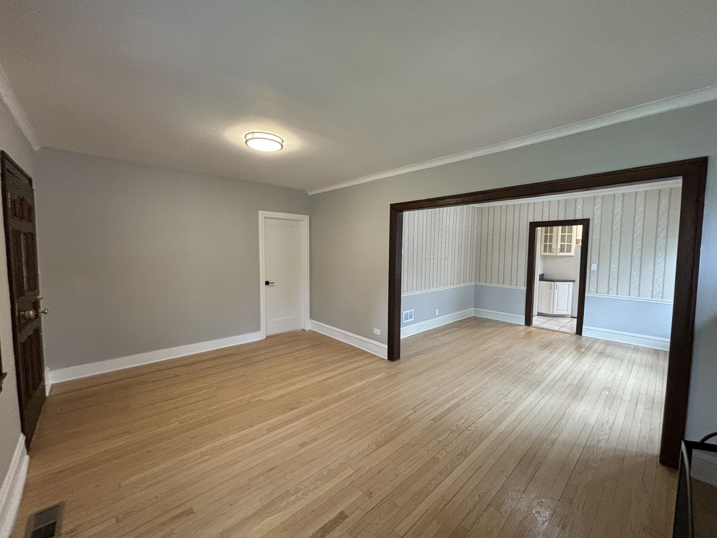 247 Oakland Grove Elmhurst, IL 60126 - Photo 4 of 22