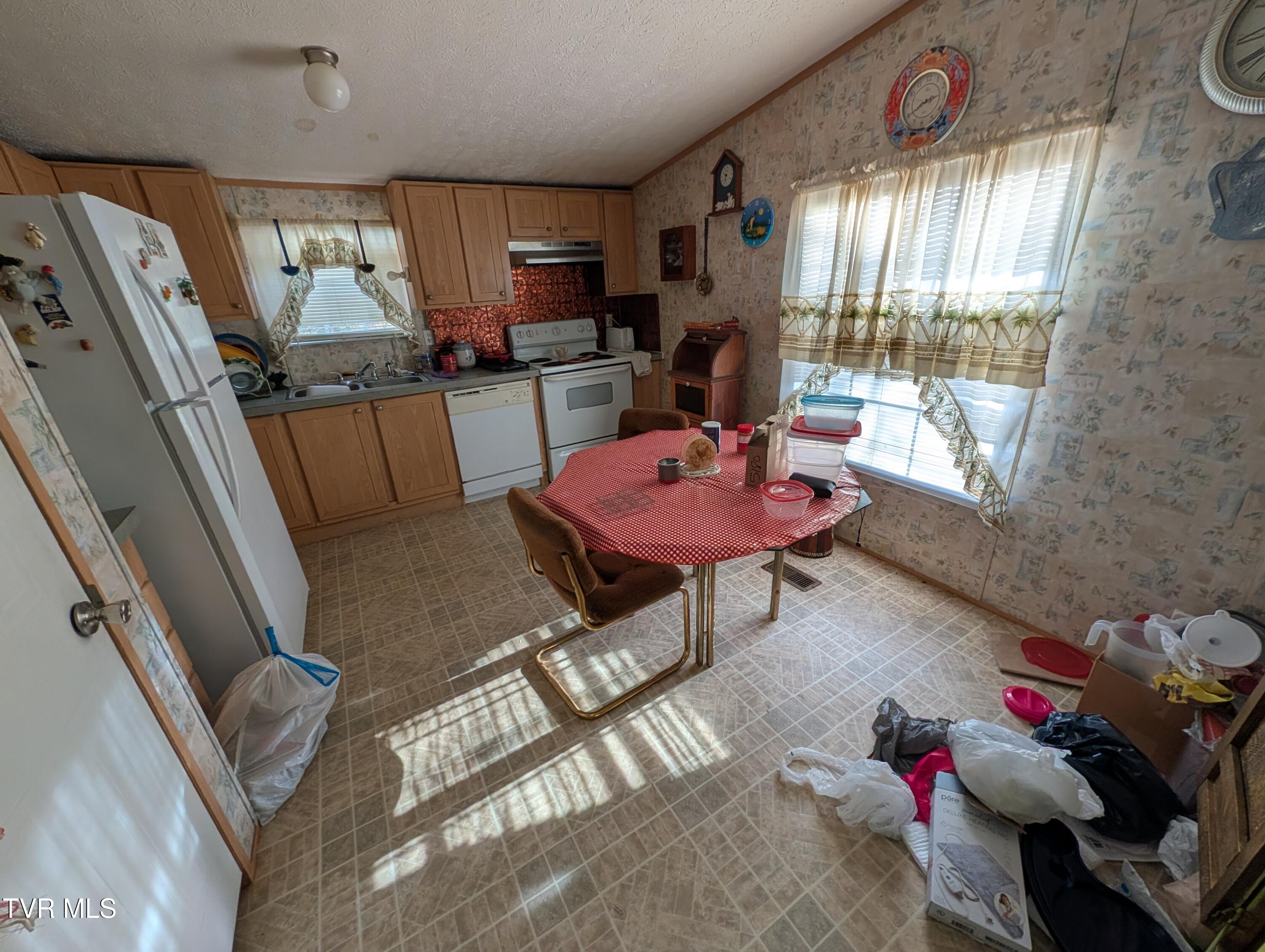 9304 Hunters Valley W Road Duffield, VA 24244 - Photo 14 of 20 2025-12-07 09.44.39