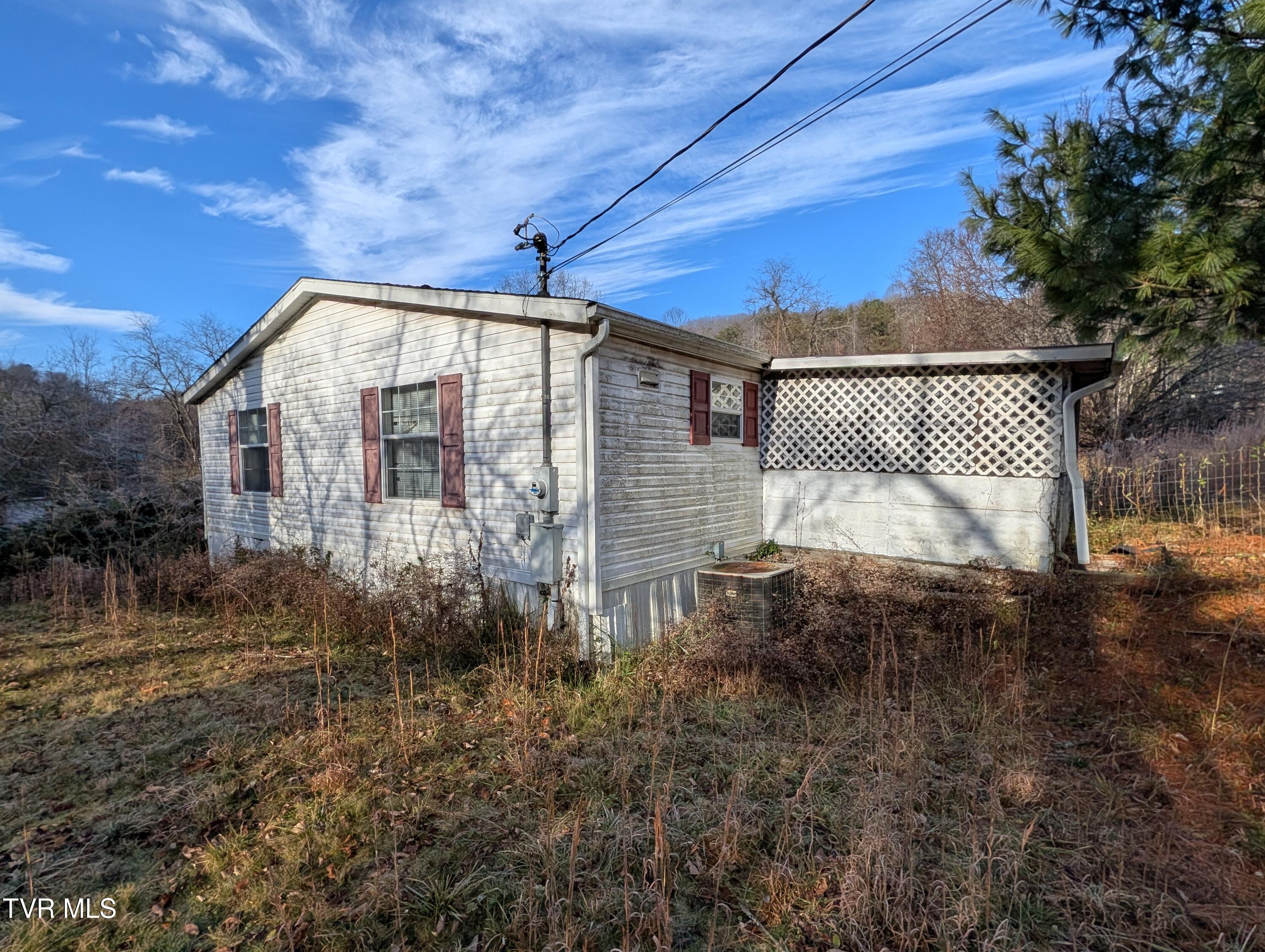 9304 Hunters Valley W Road Duffield, VA 24244 - Photo 3 of 20 2025-12-07 09.40.02