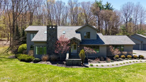 $1,199,999 | 1 Rainbow Way, Ballston Spa, NY 12020