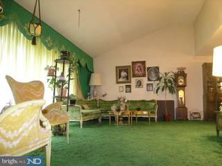 9268 Darlington Road Philadelphia, PA 19115 - Photo 4 of 6
