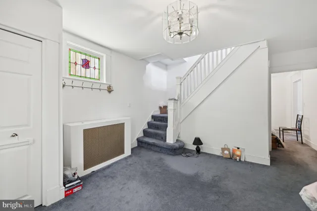 a view of a big room with closet and windows