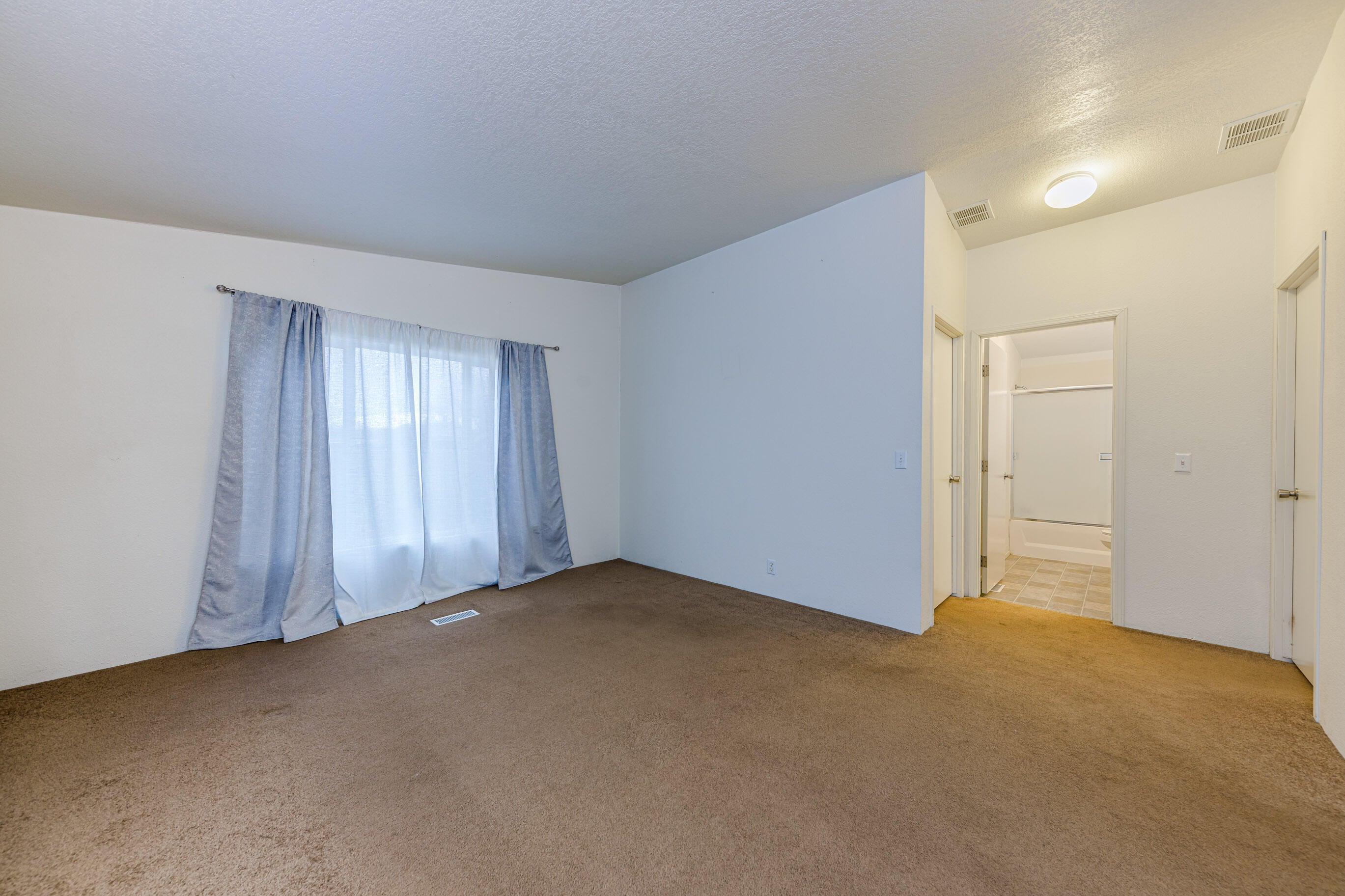 6664 Table Rock Road Central Point, OR 97502 - Photo 9 of 31 Web-11