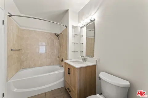 $2,600 | 388 East Ocean Boulevard, Unit 304, Long Beach, CA 90802