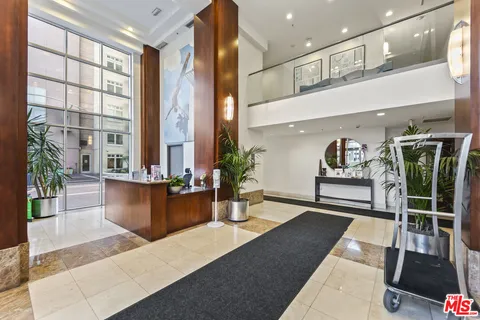 $2,600 | 388 East Ocean Boulevard, Unit 304, Long Beach, CA 90802