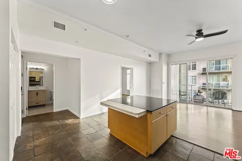 $2,600 | 388 East Ocean Boulevard, Unit 304, Long Beach, CA 90802