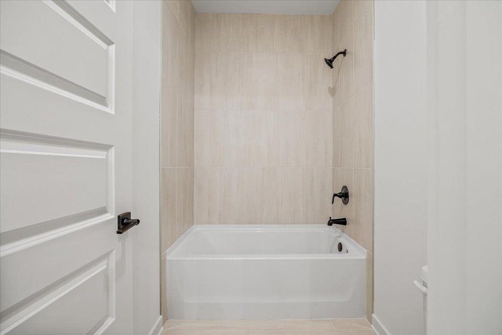 8280 Scarlett Grace Lane Gainesville, GA 30506 - Photo 41 of 48 a bathroom with a bathtub