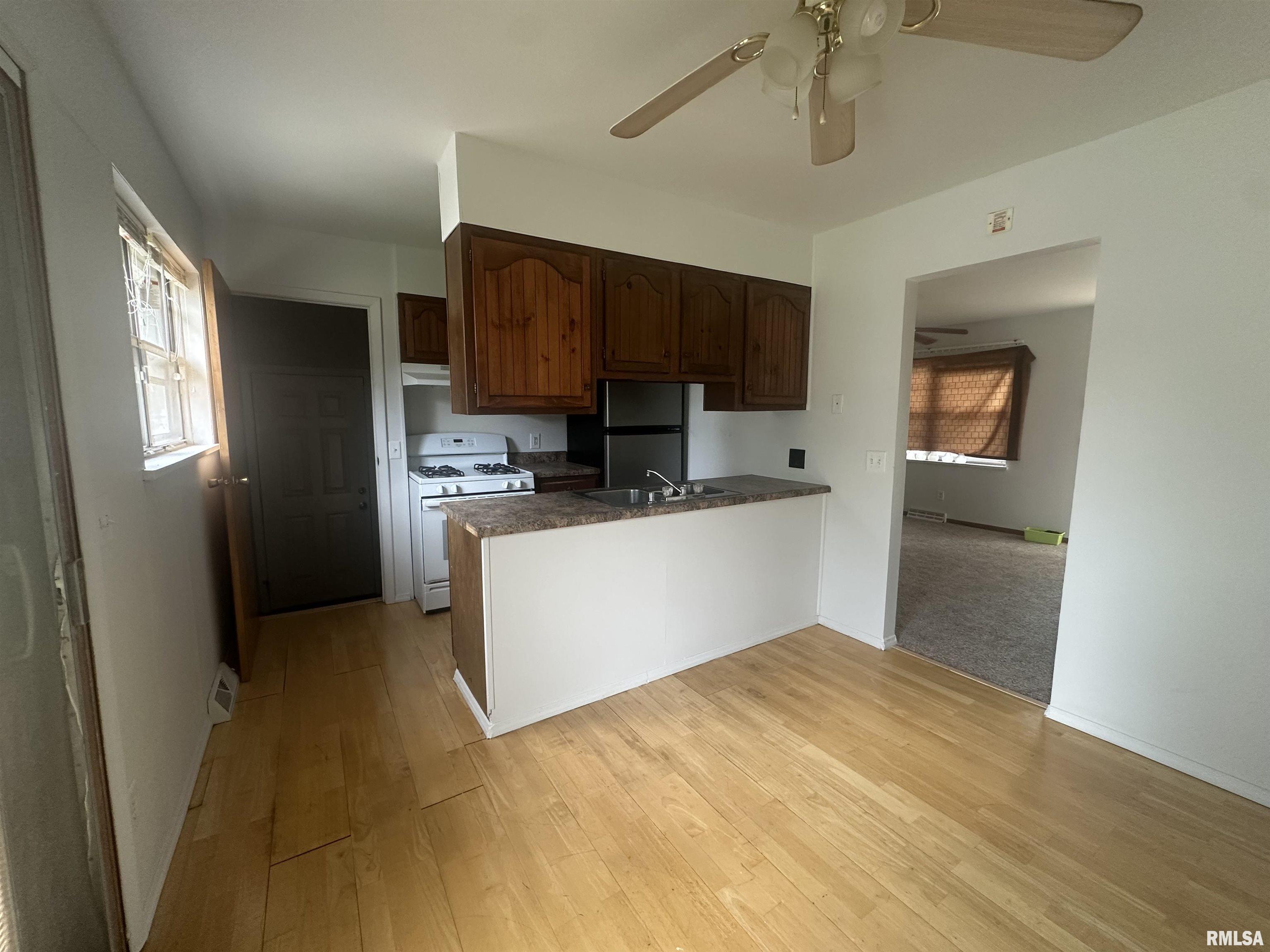2325 Sutherland Road Springfield, IL 62702 - Photo 5 of 13