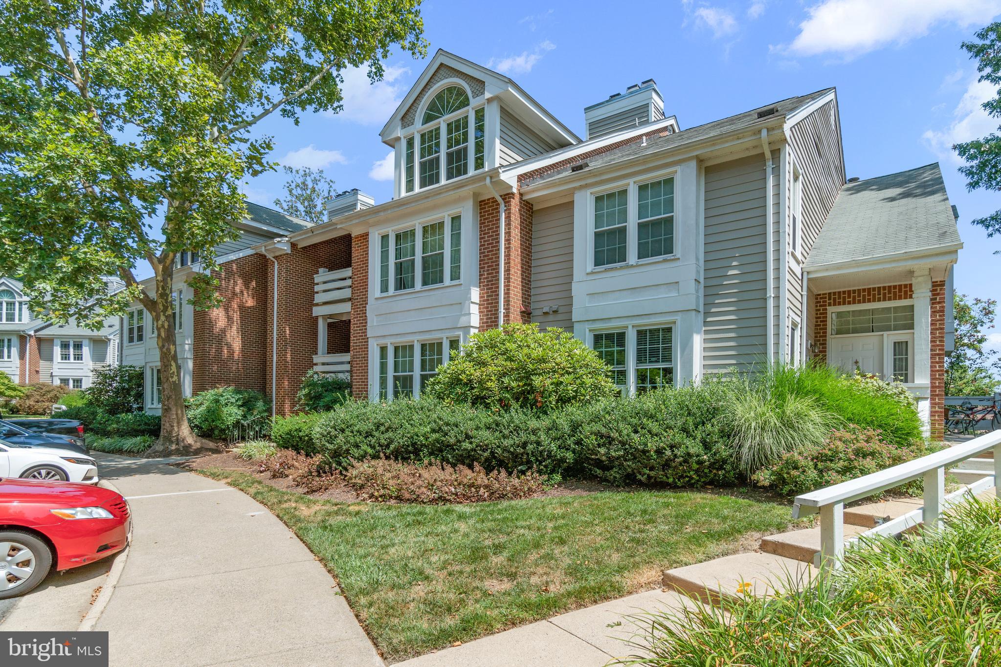 11142 Beaver Trail Court Reston, VA 20191 - Photo 2 of 36 Exterior Front