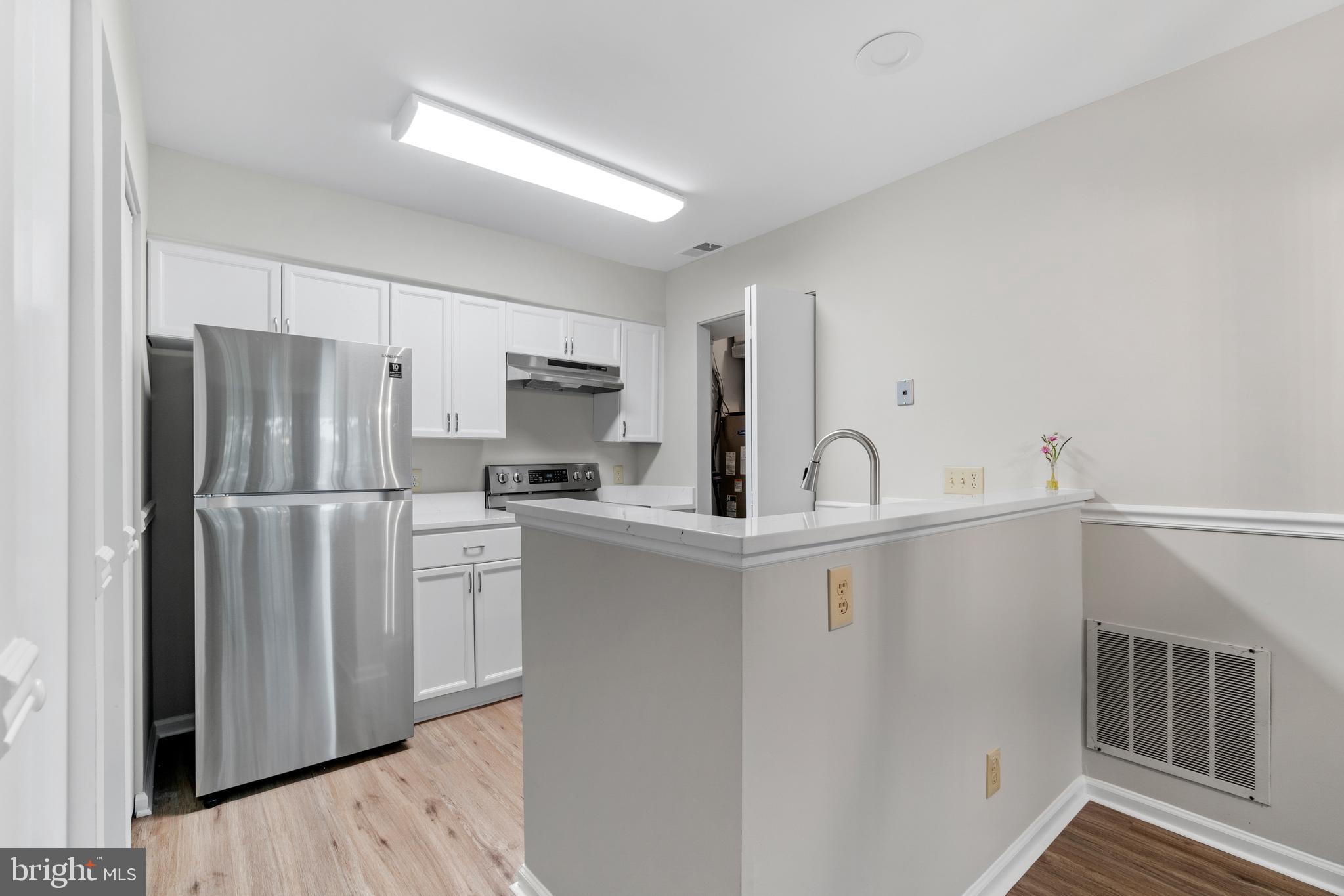 11142 Beaver Trail Court Reston, VA 20191 - Photo 11 of 36 Kitchen