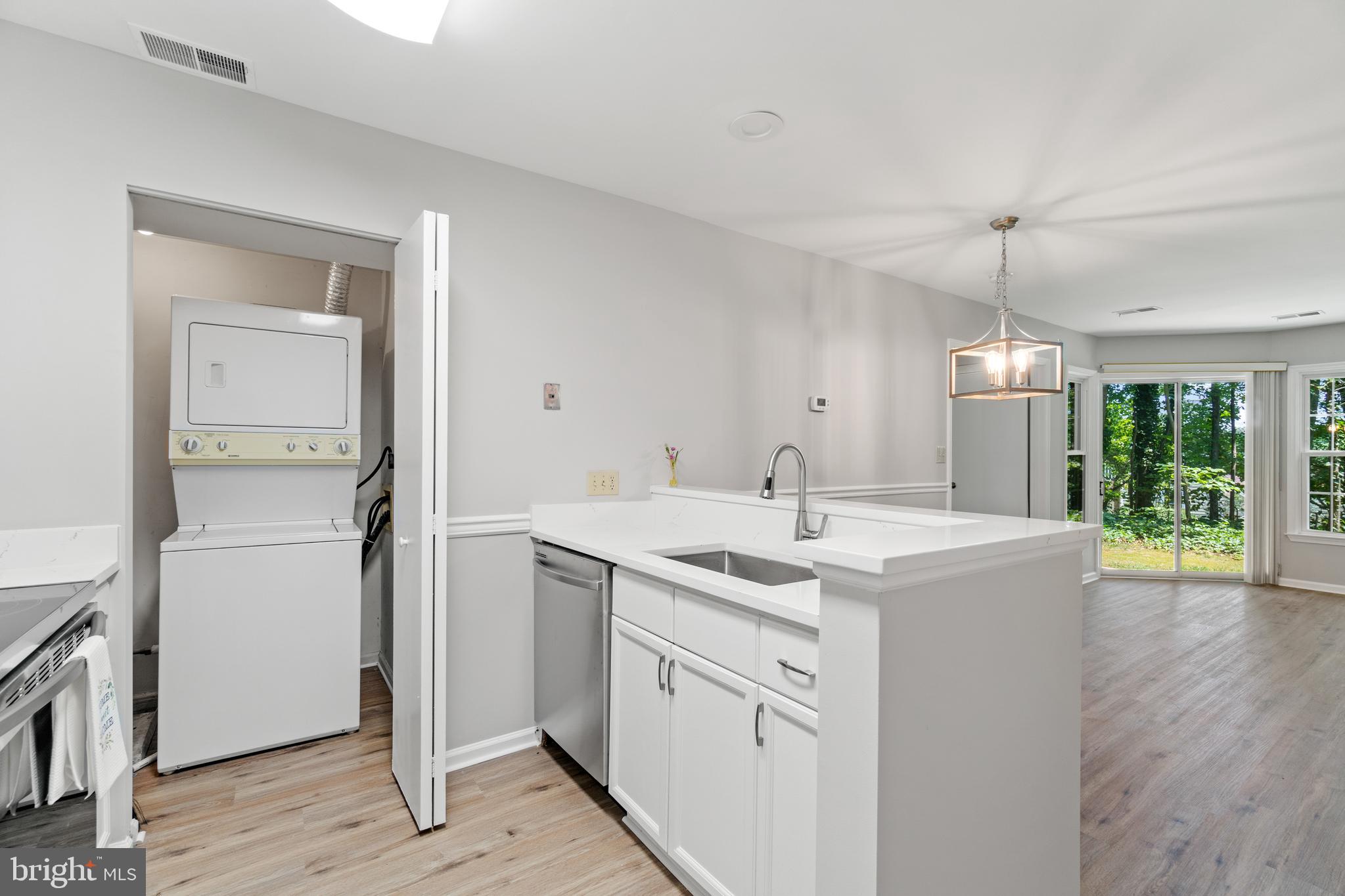 11142 Beaver Trail Court Reston, VA 20191 - Photo 12 of 36 Kitchen