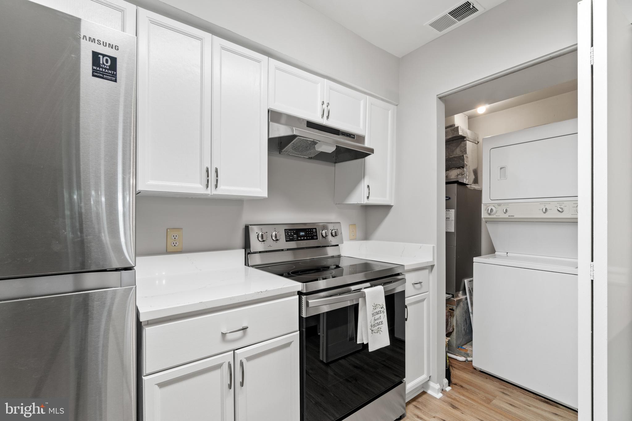 11142 Beaver Trail Court Reston, VA 20191 - Photo 14 of 36 Kitchen