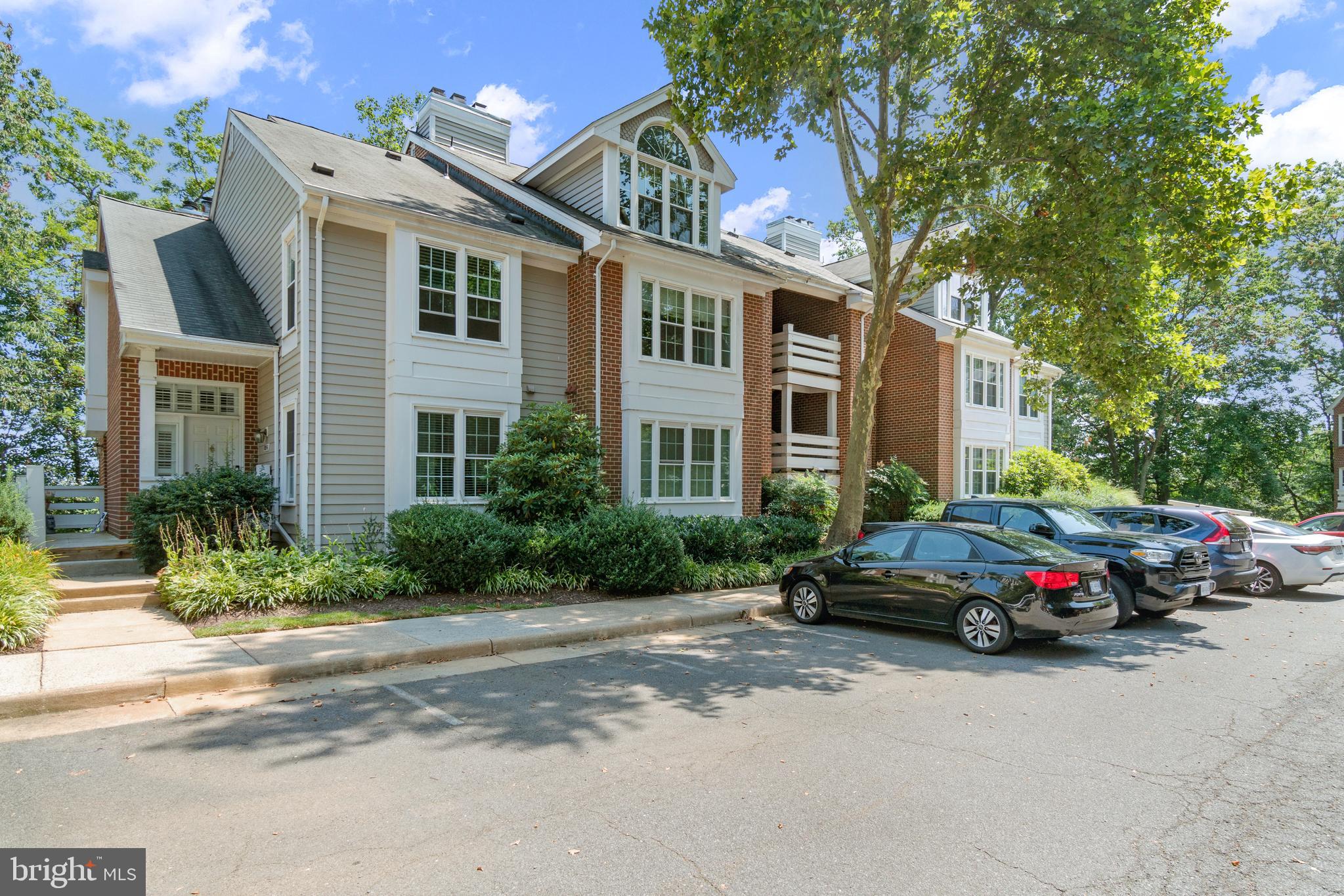 11142 Beaver Trail Court Reston, VA 20191 - Photo 3 of 36 Exterior Front
