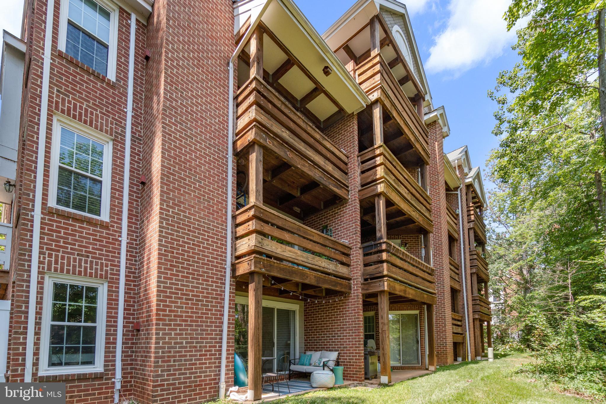 11142 Beaver Trail Court Reston, VA 20191 - Photo 34 of 36 Exterior Rear