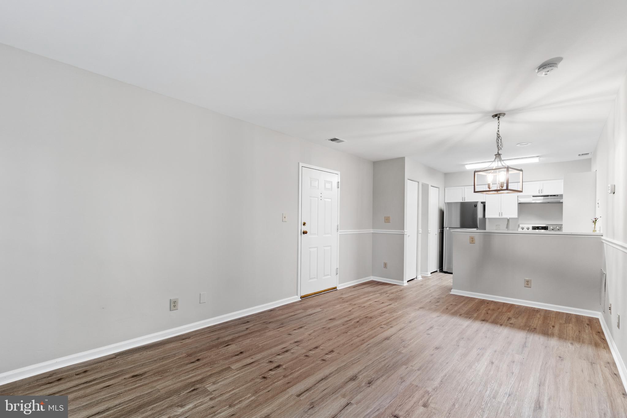 11142 Beaver Trail Court Reston, VA 20191 - Photo 8 of 36 Living Room