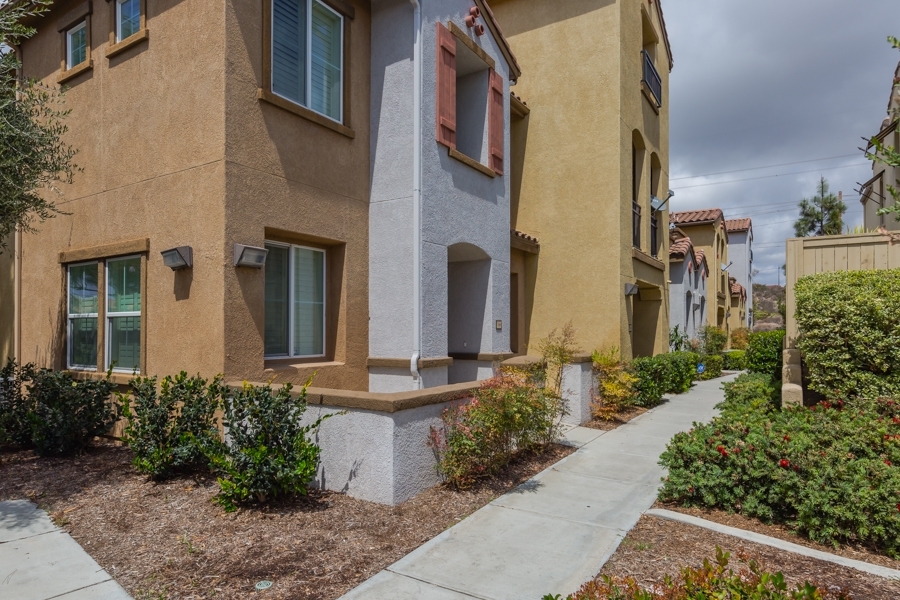 2192 Caminito Rinaldo, Unit 126 Chula Vista, CA 91915 - Photo 2 of 25
