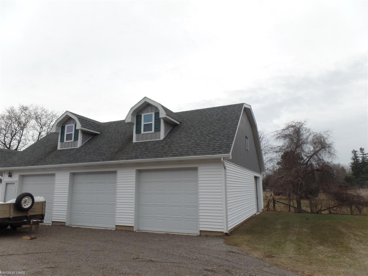 2564 North Lakeshore Road Carsonville, MI 48419 - Photo 19 of 60 31350368-18.JPG